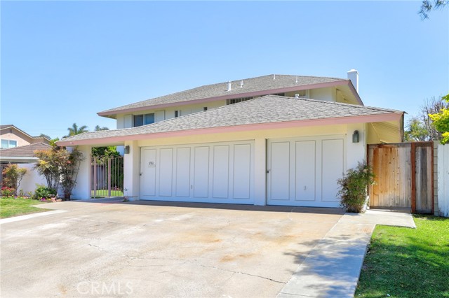 Detail Gallery Image 2 of 44 For 6961 via Angelina Dr, Huntington Beach,  CA 92647 - 5 Beds | 3 Baths