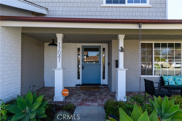 Detail Gallery Image 3 of 38 For 17041 Saint Andrews Ln, Huntington Beach,  CA 92649 - 4 Beds | 2/1 Baths