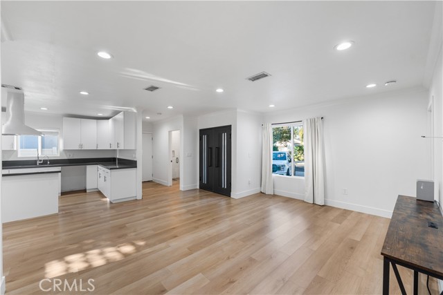 6653 Belmar Avenue, Reseda CA: https://media.crmls.org/medias/04ad28ea-b61f-4bfc-afb0-7e7329ff2341.jpg