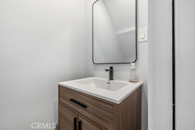 Detail Gallery Image 10 of 31 For 800 W 101 St, Los Angeles,  CA 90044 - 4 Beds | 2/1 Baths