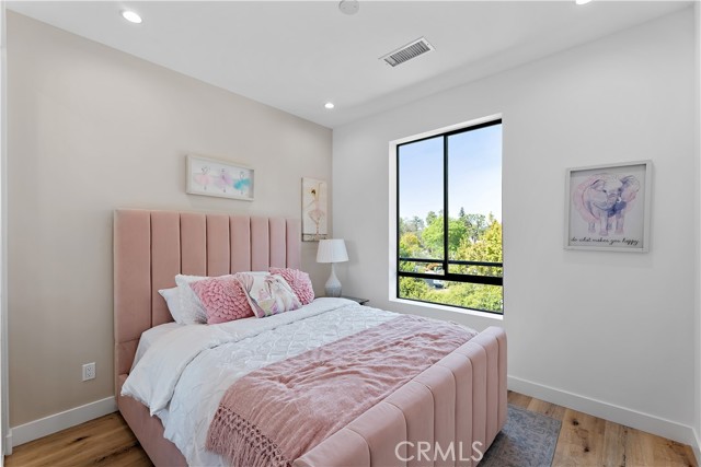 11860 W Flower, Valley Village CA: https://media.crmls.org/medias/04ae4301-97fa-48b6-ba38-2aef17bd7e49.jpg