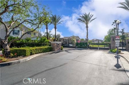 Detail Gallery Image 3 of 11 For 15601 N Peak, Fontana,  CA 92336 - 4 Beds | 3 Baths