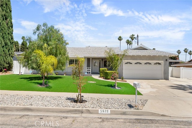 Detail Gallery Image 2 of 22 For 5979 Stanton Ave, Highland,  CA 92346 - 3 Beds | 2 Baths