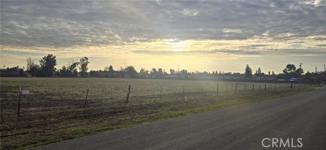 679 E Mulberry Avenue, Porterville CA: https://media.crmls.org/medias/04afd354-60c9-4118-95a8-e3f75546740d.jpg