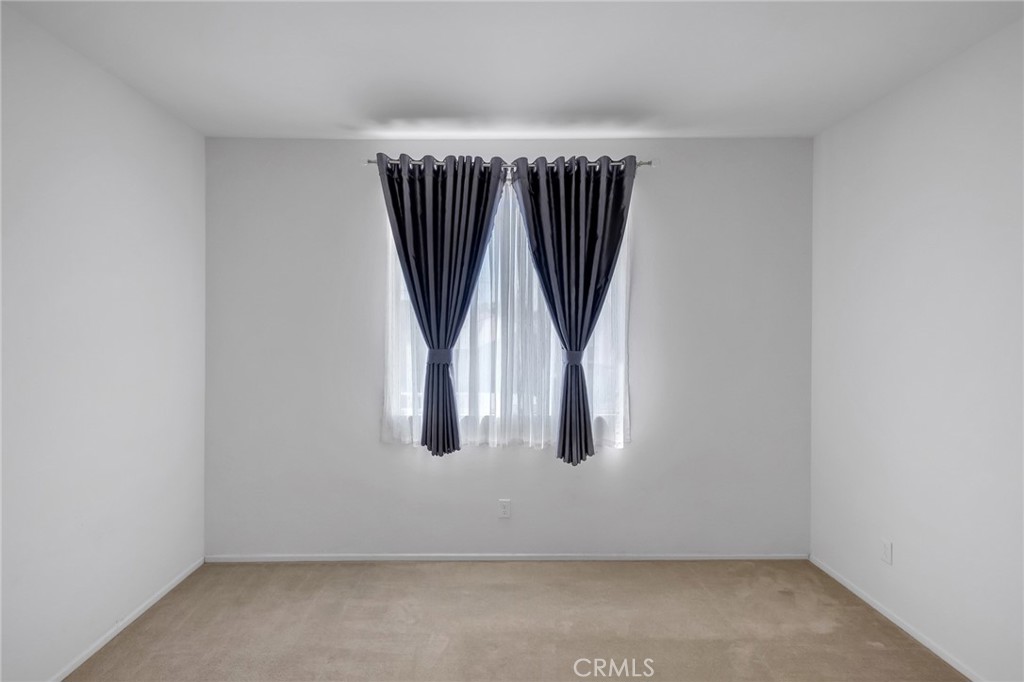 https://media.crmls.org/medias/04b0d132-685b-4085-a9fc-0f8edc300999.jpg?preset=X-Large