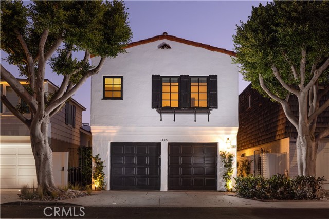 1305 E Balboa Boulevard, Newport Beach CA: https://media.crmls.org/medias/04b153a4-34cc-485c-b032-8784acbfe7c2.jpg
