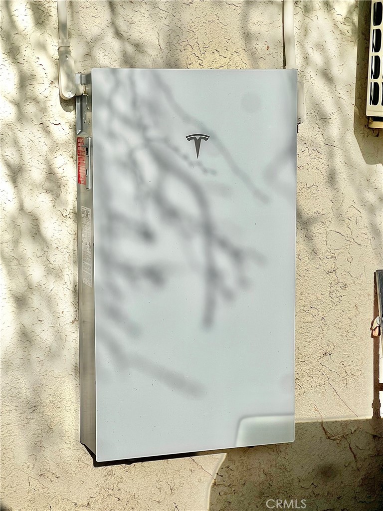 https://media.crmls.org/medias/04b1b164-9ee1-4ded-afd4-93276e16b9d9.jpg?preset=X-Large