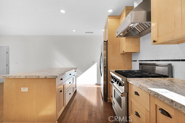 Detail Gallery Image 12 of 36 For 14627 Killion St, Sherman Oaks,  CA 91411 - 2 Beds | 2 Baths