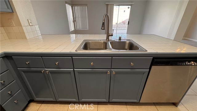 Detail Gallery Image 6 of 29 For 815 Alpine, Pomona,  CA 91767 - 3 Beds | 3 Baths