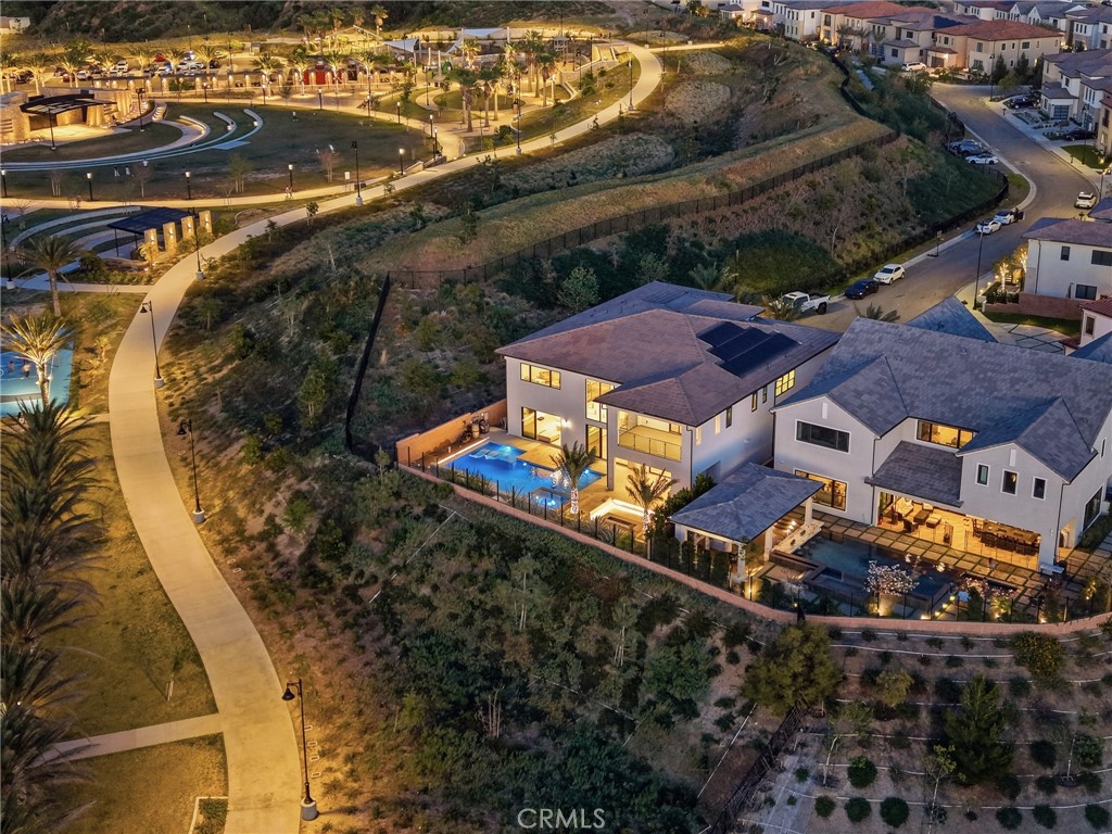 https://media.crmls.org/medias/04b3ec10-d23e-4641-98fa-16bcff52a3bc.jpg?preset=X-Large