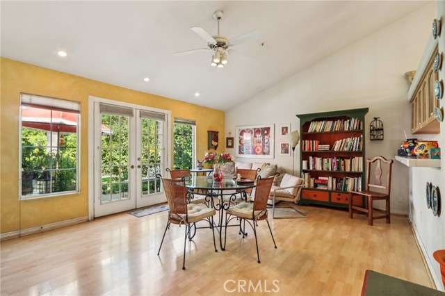 Detail Gallery Image 9 of 28 For 925 N Valley St, Burbank,  CA 91505 - 3 Beds | 2 Baths