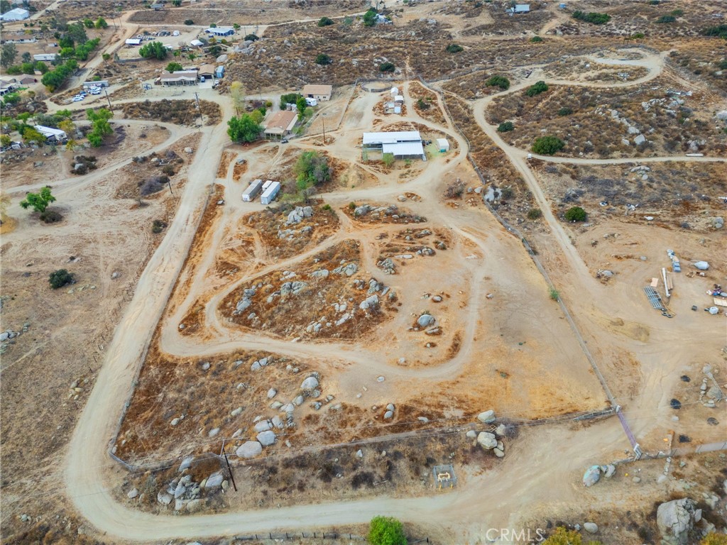https://media.crmls.org/medias/04b7d3ed-6093-4b62-b664-d59413008e78.jpg?preset=X-Large