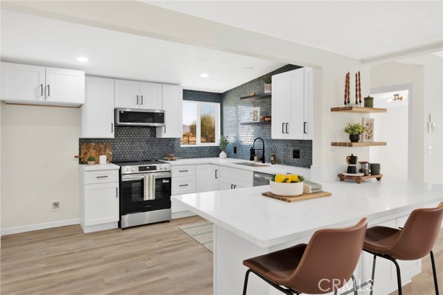 Detail Gallery Image 11 of 61 For 14344 Central Rd, Apple Valley,  CA 92307 - 4 Beds | 2 Baths