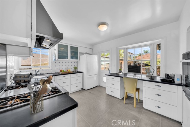 616 Rushville Street, La Jolla CA: https://media.crmls.org/medias/04b9a0e5-5bd1-4d6a-9a6f-4ce458554e73.jpg
