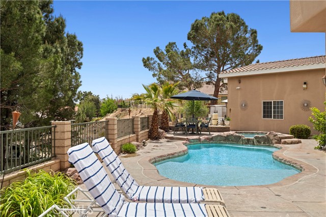 13985 Evergreen Lane, Victorville CA: https://media.crmls.org/medias/04b9dace-80c0-4a65-a8a3-f244d8fc08bc.jpg