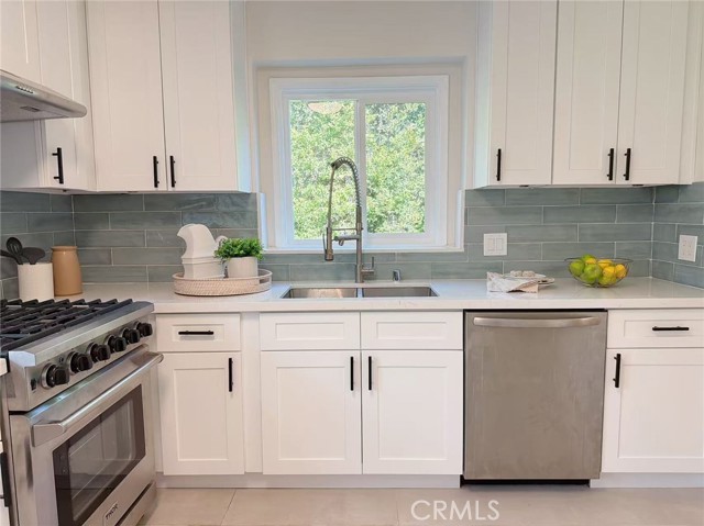 Detail Gallery Image 11 of 17 For 2379 Oliveras Ave, Altadena,  CA 91001 - 2 Beds | 1 Baths