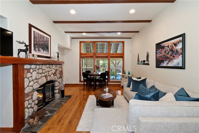 Detail Gallery Image 9 of 53 For 28637 Shenandoah, Lake Arrowhead,  CA 92352 - 4 Beds | 2/1 Baths