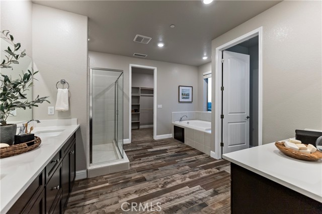 Detail Gallery Image 13 of 28 For 11473 N via Campagna Dr, Fresno,  CA 93730 - 5 Beds | 3/1 Baths