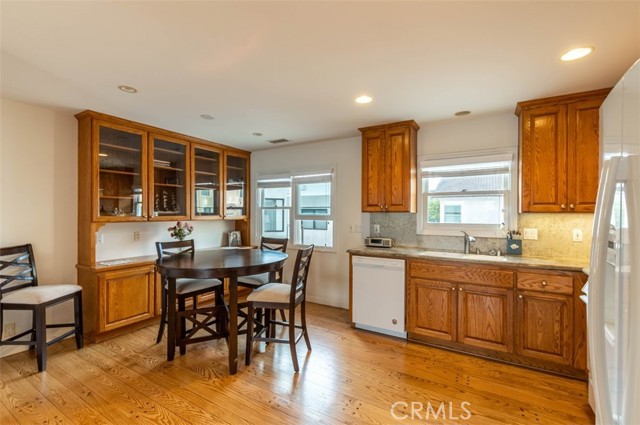 931 5th Street, Hermosa Beach, California 90254, 6 Bedrooms Bedrooms, ,2 BathroomsBathrooms,Residential,Sold,5th,SB22187324