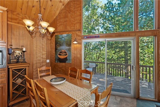 Detail Gallery Image 7 of 27 For 1068 Oak Ln, Lake Arrowhead,  CA 92326 - 3 Beds | 1/1 Baths