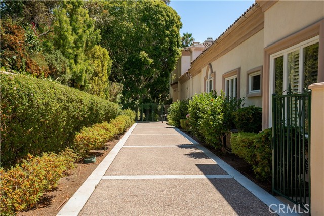 16727 Camino Sierra del Sur Drive, Rancho Santa Fe CA: https://media.crmls.org/medias/04be30bd-cd55-4b24-a114-722de07a91a1.jpg