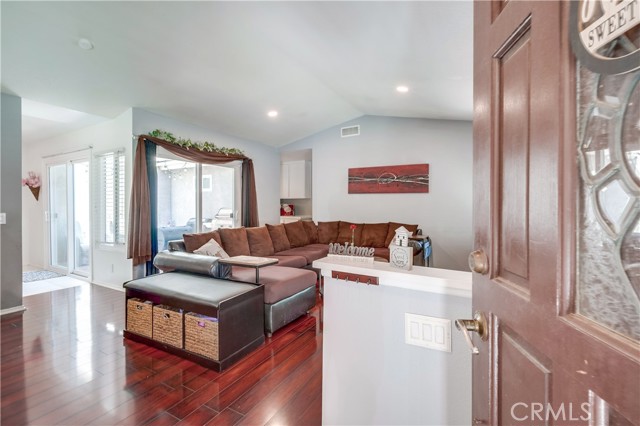 Detail Gallery Image 4 of 39 For 3535 Sweetwater Circle, Corona,  CA 92882 - 3 Beds | 2 Baths