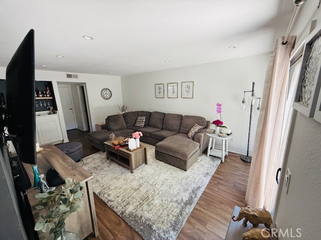 Detail Gallery Image 8 of 36 For 10068 Larwin Ave #2,  Chatsworth,  CA 91311 - 4 Beds | 3 Baths
