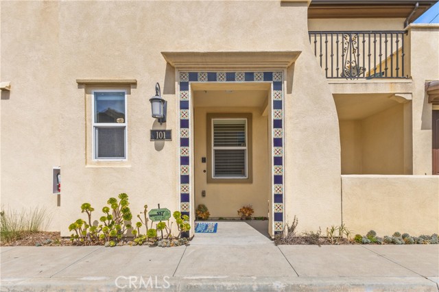 17557 Newland Street, Huntington Beach CA: https://media.crmls.org/medias/04c02042-55da-483d-a930-080dc2512741.jpg