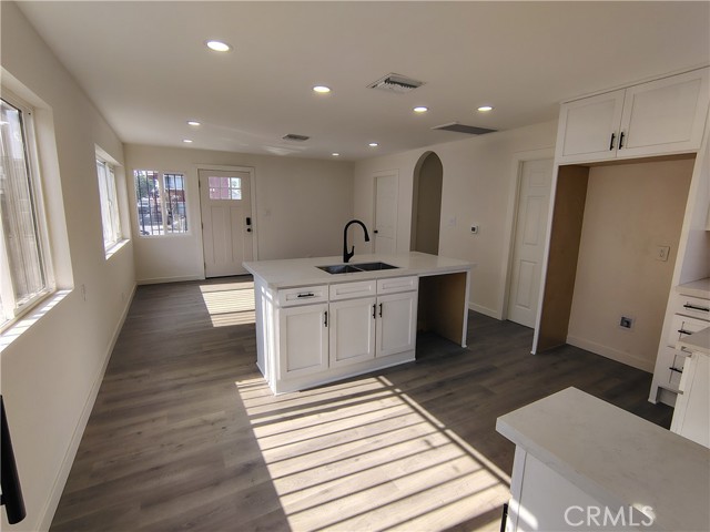 Detail Gallery Image 5 of 29 For 231 E Century, Los Angeles,  CA 90003 - 2 Beds | 1/1 Baths