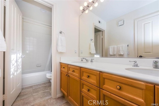 10775 Mueller Ct, Tustin CA: https://media.crmls.org/medias/04c059c2-c78c-4f6c-ab04-0250ced45558.jpg