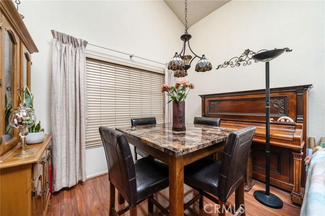 2341 N Palm Avenue, Rialto CA: https://media.crmls.org/medias/04c05f48-8e27-4500-b5ae-57fd9fd66728.jpg