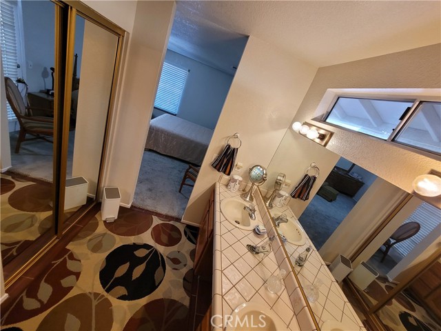 21291 Ramona Avenue, Apple Valley CA: https://media.crmls.org/medias/04c202de-5d3d-48b5-a5a3-5736ae77b48f.jpg