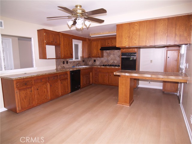 5554 La Deney E Street, Montclair CA: https://media.crmls.org/medias/04c24a27-d67b-4a86-9795-e7465d0a0937.jpg