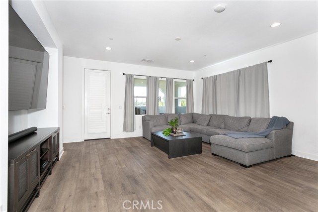 12914 Oliana Drive, La Mirada CA: https://media.crmls.org/medias/04c27341-ae24-4e72-b06d-93c64461e31a.jpg