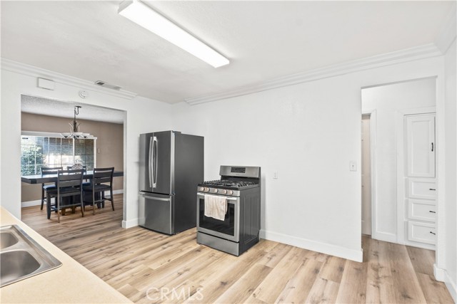 Detail Gallery Image 8 of 33 For 385 E. 17th St., San Bernardino,  CA 92404 - 3 Beds | 1 Baths