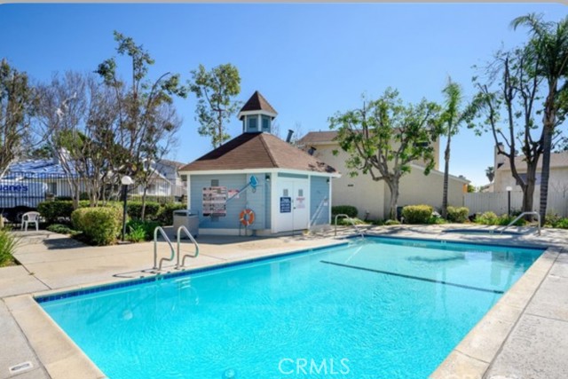 Detail Gallery Image 39 of 41 For 11384 Dronfield #36,  Pacoima,  CA 91331 - 3 Beds | 3 Baths