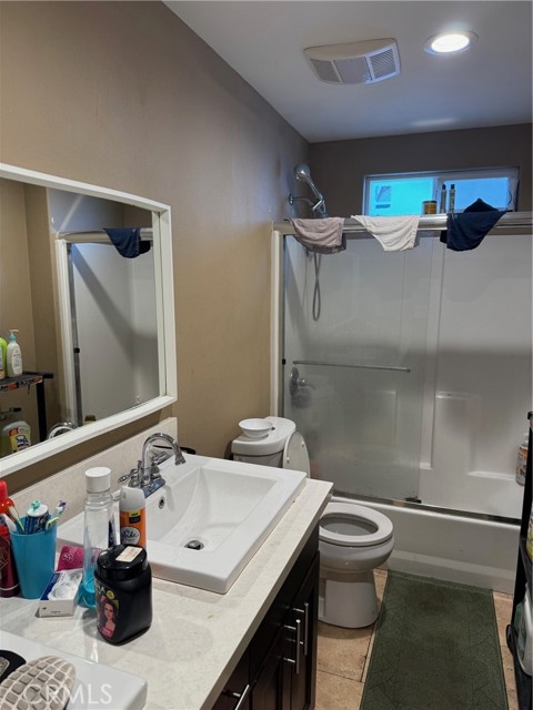 Detail Gallery Image 12 of 13 For 860 W 73rd St., Los Angeles,  CA 90044 - – Beds | – Baths