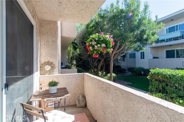 Detail Gallery Image 7 of 27 For 5055 Coldwater Canyon Ave #108,  Sherman Oaks,  CA 91423 - 2 Beds | 2 Baths