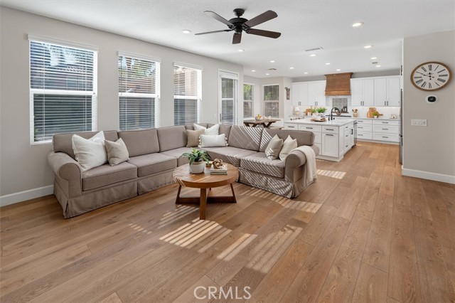 Detail Gallery Image 18 of 55 For 29231 Black Pine Way, Saugus,  CA 91390 - 6 Beds | 4/1 Baths