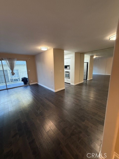 Detail Gallery Image 9 of 21 For 434 S Canon #202,  Beverly Hills,  CA 90212 - 1 Beds | 2 Baths