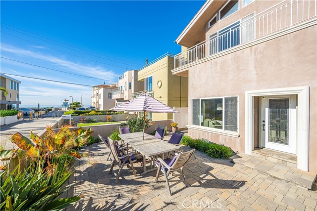 Detail Gallery Image 3 of 49 For 33 16th St, Hermosa Beach,  CA 90254 - 4 Beds | 4 Baths