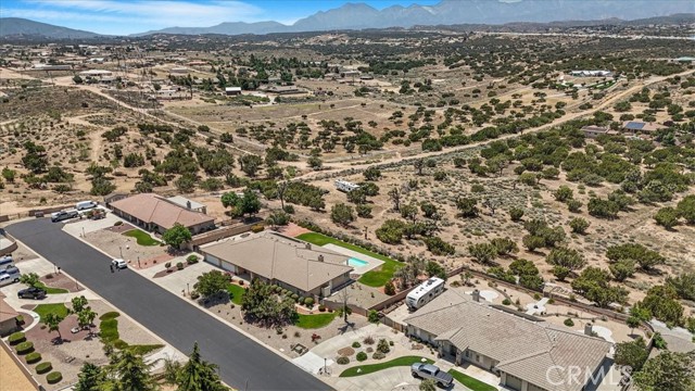 6940 Oak Vista Lane, Oak Hills CA: https://media.crmls.org/medias/04c559ed-4e22-4bc8-8343-eca55a48d128.jpg
