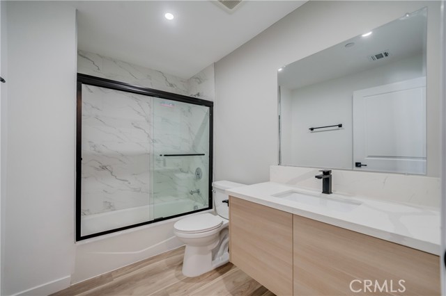 Detail Gallery Image 7 of 18 For 7018 Alabama Ave #202,  Canoga Park,  CA 91303 - 2 Beds | 2 Baths