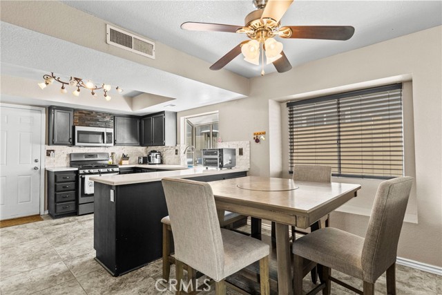 Detail Gallery Image 19 of 52 For 24510 Camino Mirabella, Murrieta,  CA 92562 - 3 Beds | 2/1 Baths