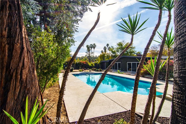 Detail Gallery Image 35 of 40 For 4614 Sendero Pl, Tarzana,  CA 91356 - 5 Beds | 3/1 Baths