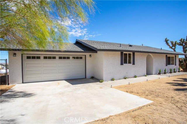 Detail Gallery Image 2 of 38 For 60962 Sandalwood Trl, Joshua Tree,  CA 92252 - 2 Beds | 2 Baths