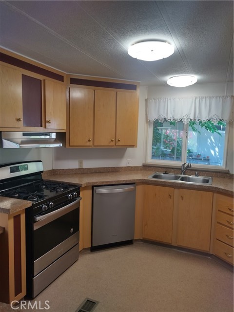 400 Sulphur Bank #22 Drive, Clearlake Oaks CA: https://media.crmls.org/medias/04c673af-e9cc-4f9f-b071-d7bcd2a4b0cf.jpg