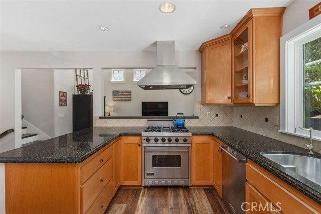 1405 Lakeside Lane, Huntington Beach CA: https://media.crmls.org/medias/04c73a8a-30af-4935-b633-4fa090ffb377.jpg