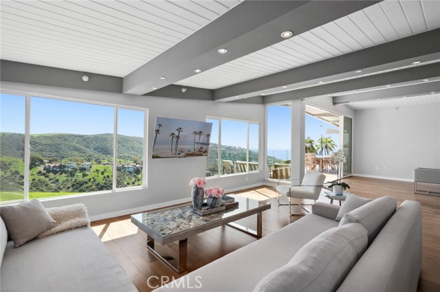 2085 Temple Hills Drive, Laguna Beach CA: https://media.crmls.org/medias/04c929d7-d33b-49f5-a147-e0e0a89089b2.jpg