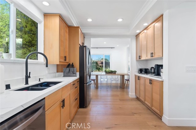5519 Simpson Avenue, Valley Village CA: https://media.crmls.org/medias/04c953ae-7d2c-48fc-a196-2d09ca5533c2.jpg